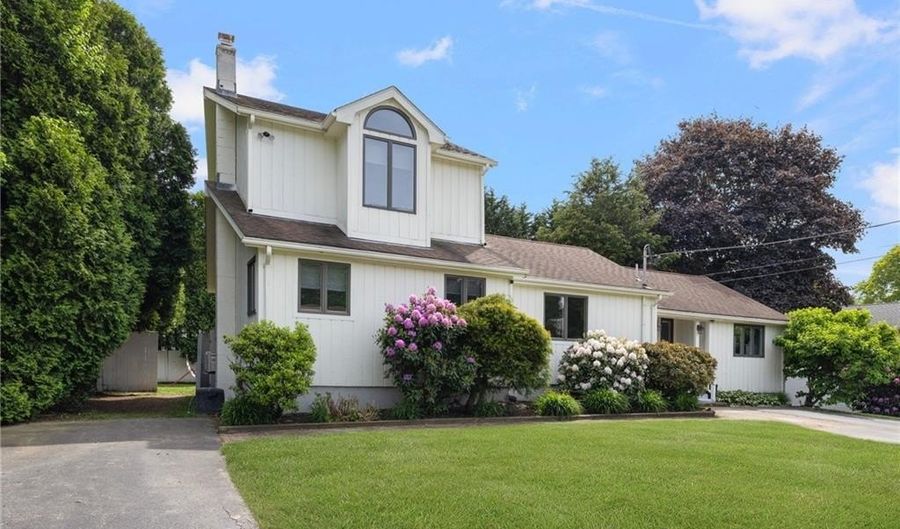 8 SCHOOL HOUSE Rd, Narragansett, RI 02882 - 3 Beds, 3 Bath