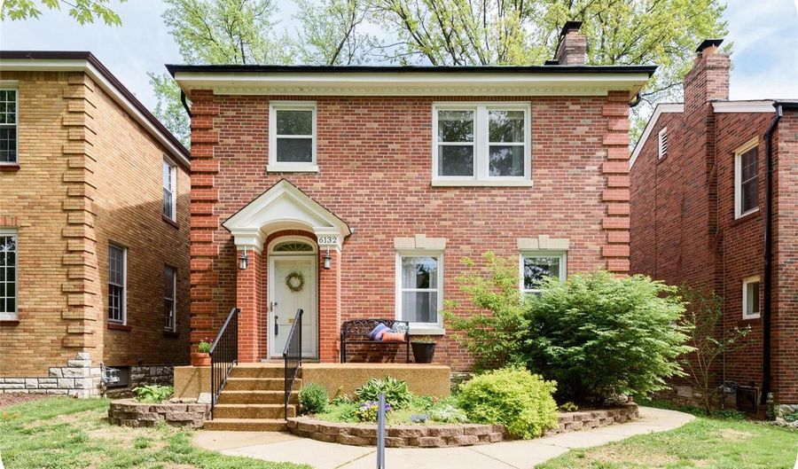6132 Marwinette Ave, St. Louis, MO 63116 - 3 Beds, 2 Bath