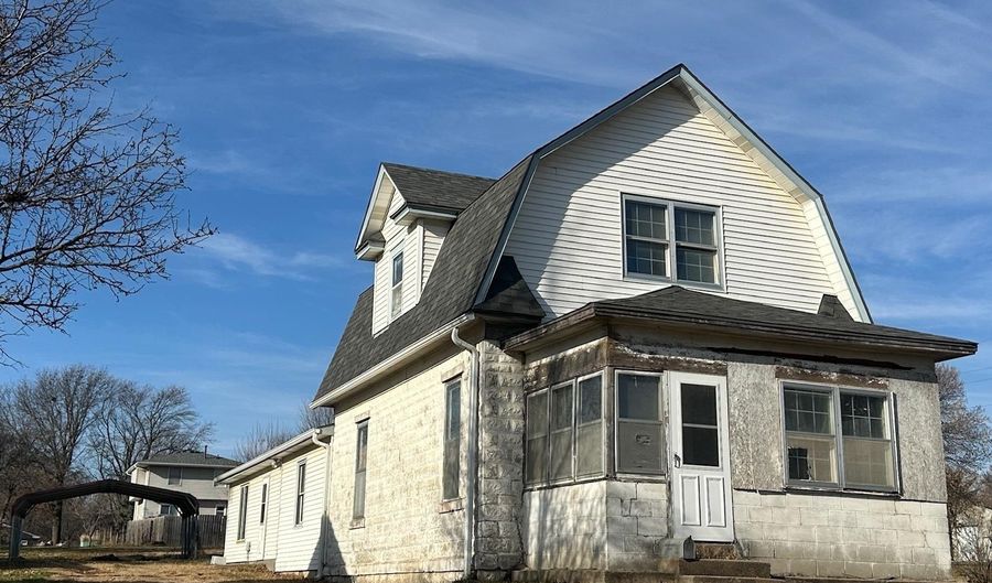 2618 P St, Auburn, NE 68305 - 4 Beds, 2 Bath