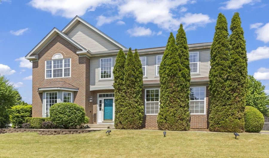 621 Lake Cornish Way, Algonquin, IL 60102 - 5 Beds, 4 Bath