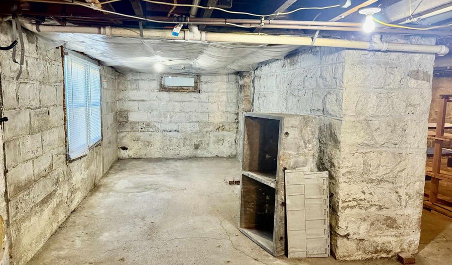 720 Pike St, Barrackville, WV 26559 - 4 Beds, 3 Bath