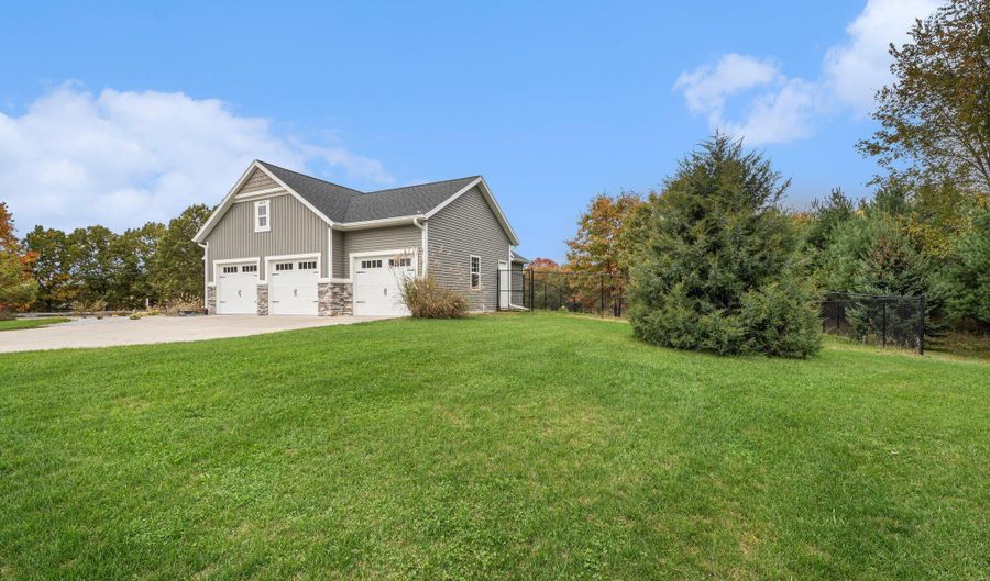 8423 76th St SE, Alto, MI 49302 - 5 Beds, 3 Bath