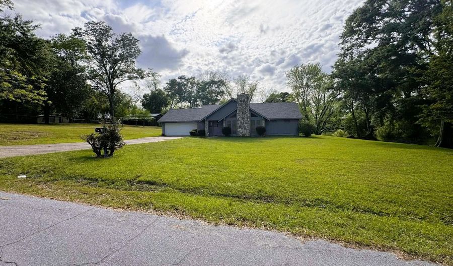 23 B St, Bay Springs, MS 39422 - 3 Beds, 2 Bath