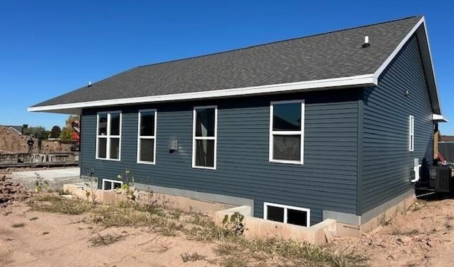 3759 E CALLALILLY Ln, Appleton, WI 54913 - 3 Beds, 2 Bath