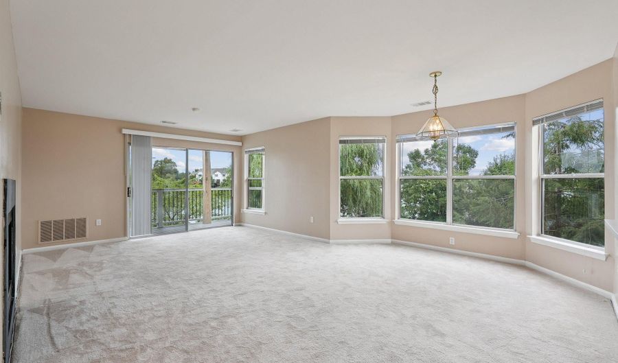 20590 CORNSTALK Ter 202, Ashburn, VA 20147 - 2 Beds, 2 Bath