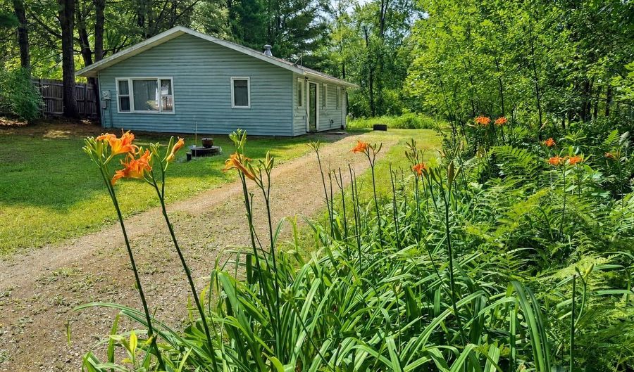 1469 Evergreen Ct, Adams, WI 53910 - 2 Beds, 1 Bath