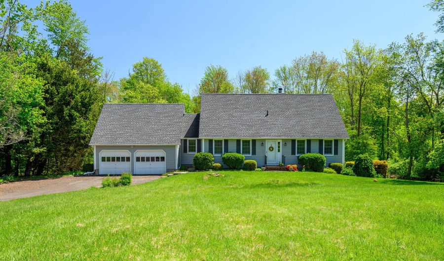 3 Red Barn Ln, Brookfield, CT 06804 - 4 Beds, 3 Bath