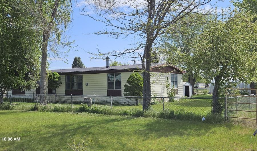 31410 Union St, Bonanza, OR 97623 - 3 Beds, 2 Bath