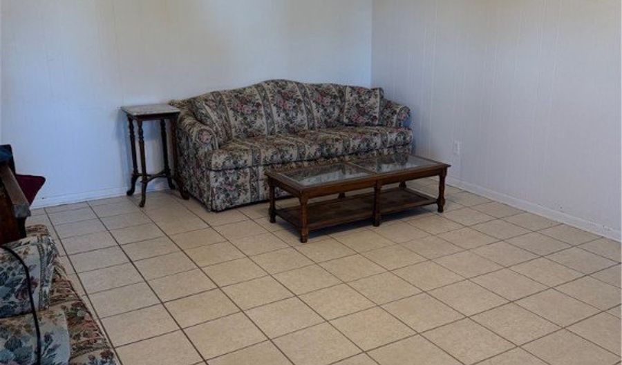 147 N 8th St, Aransas Pass, TX 78336 - 4 Beds, 1 Bath