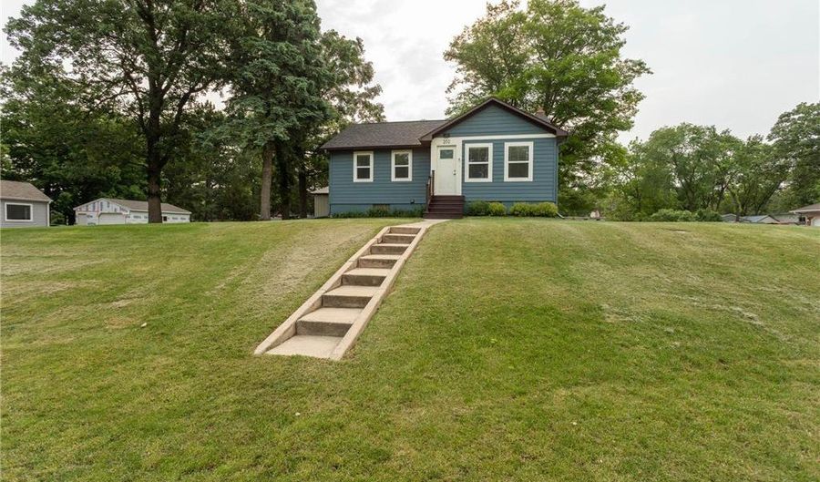 202 N Park St, Alexandria, MN 56308 - 3 Beds, 2 Bath