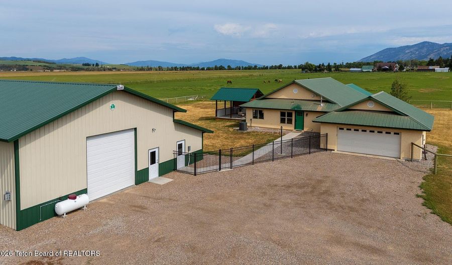 800 COUNTY ROAD 123, Bedford, WY 83112 - 3 Beds, 2 Bath
