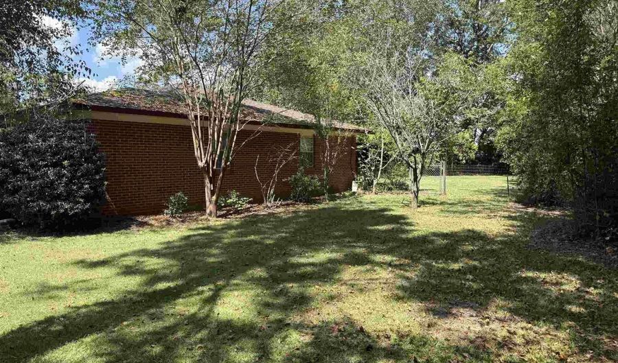 401 E Oak St, Atmore, AL 36502 - 4 Beds, 3 Bath