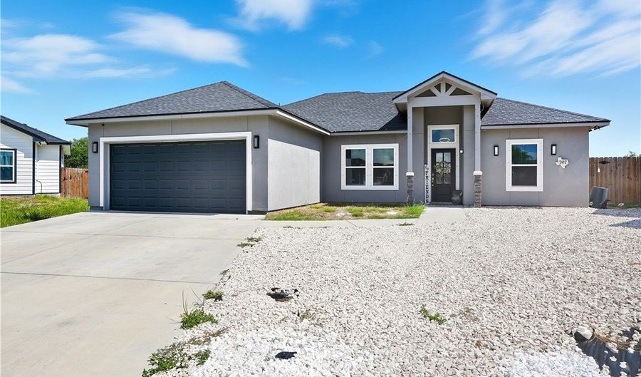 707 Starboard Ct, Aransas Pass, TX 78336 - 4 Beds, 2 Bath