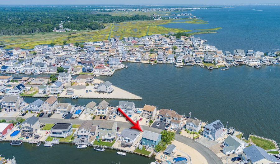 262 EVERGREEN Dr, Bayville, NJ 08721 - 4 Beds, 2 Bath