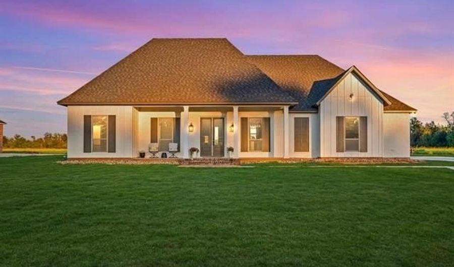 3042 BAYOU FIELDS Dr, Alexandria, LA 71303 - 4 Beds, 3 Bath
