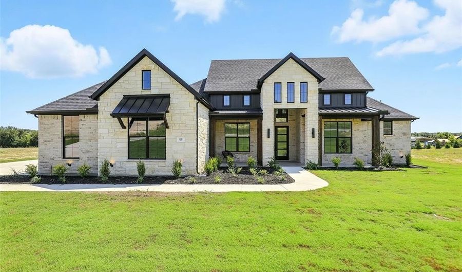 108 Gibson Ln, Weatherford, TX 76087 - 4 Beds, 3 Bath