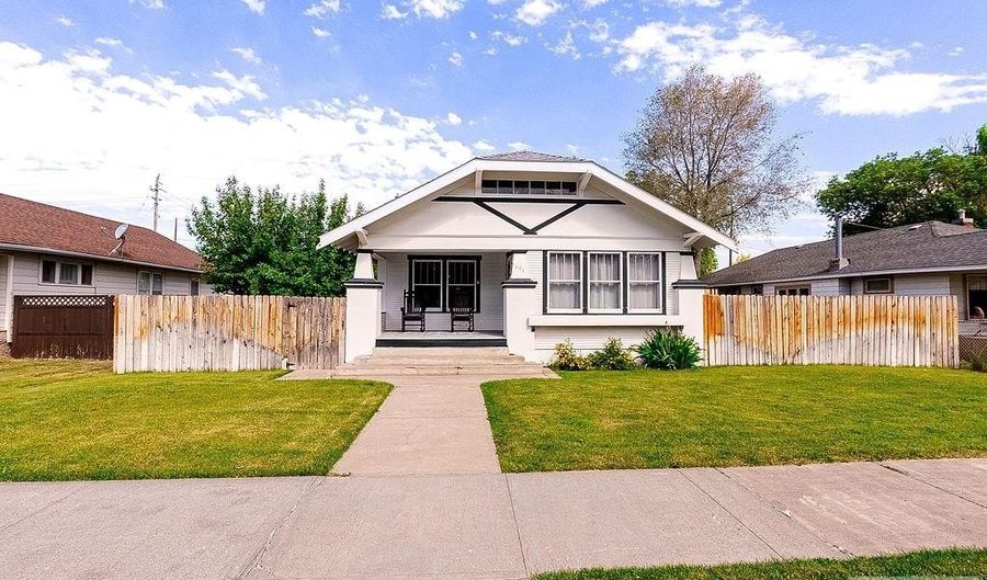 375 S Fisher Ave, Blackfoot, ID 83221 - 3 Beds, 2 Bath