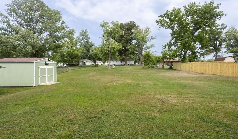 529 Maple Meadows Dr, Arnold, MO 63010 - 2 Beds, 1 Bath