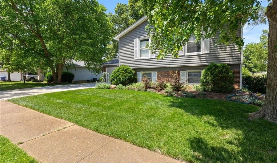 303 Oakfield Dr, Ballwin, MO 63021 - 4 Beds, 3 Bath