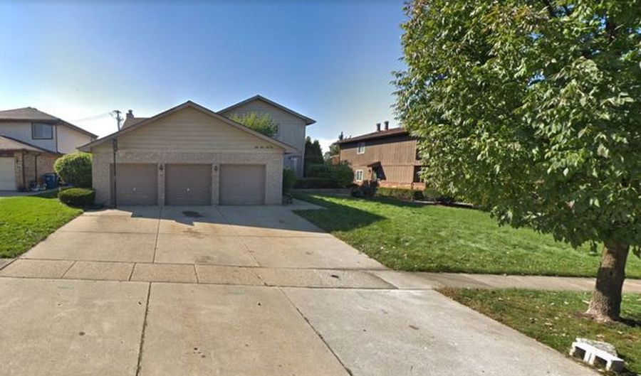 116 Terry Dr, Roselle, IL 60172 - 3 Beds, 2 Bath