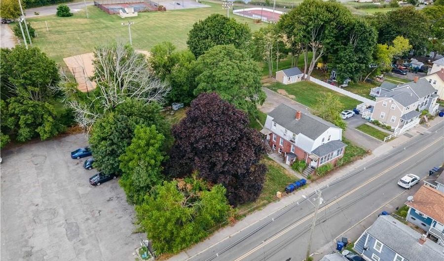 122 Market St, Warren, RI 02885 - 6 Beds, 3 Bath