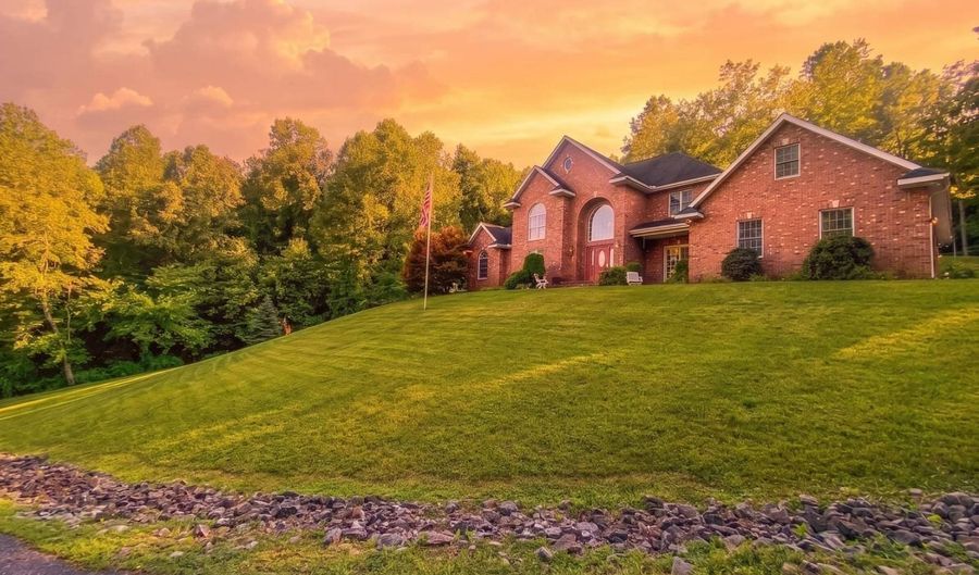 136 Lock Ln, Alum Creek, WV 25003 - 6 Beds, 6 Bath