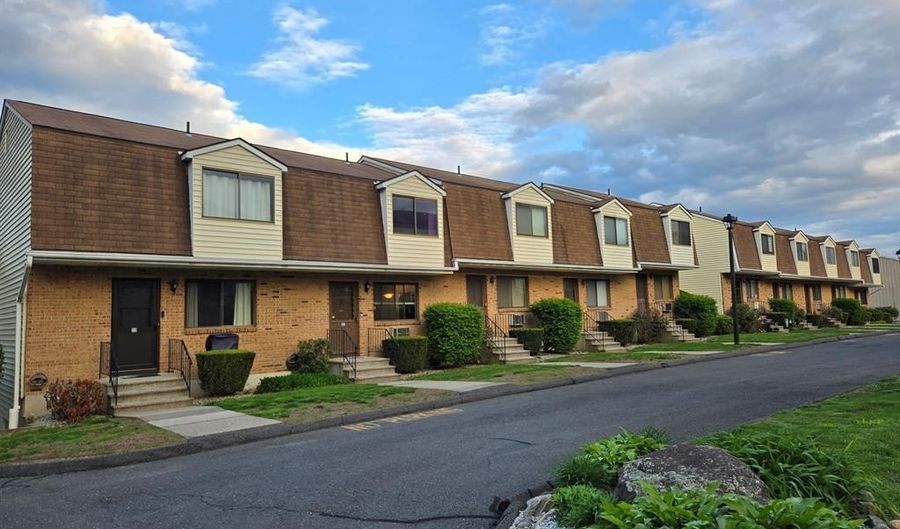 600 Clark Ave APT 29, Bristol, CT 06010 - 2 Beds, 2 Bath