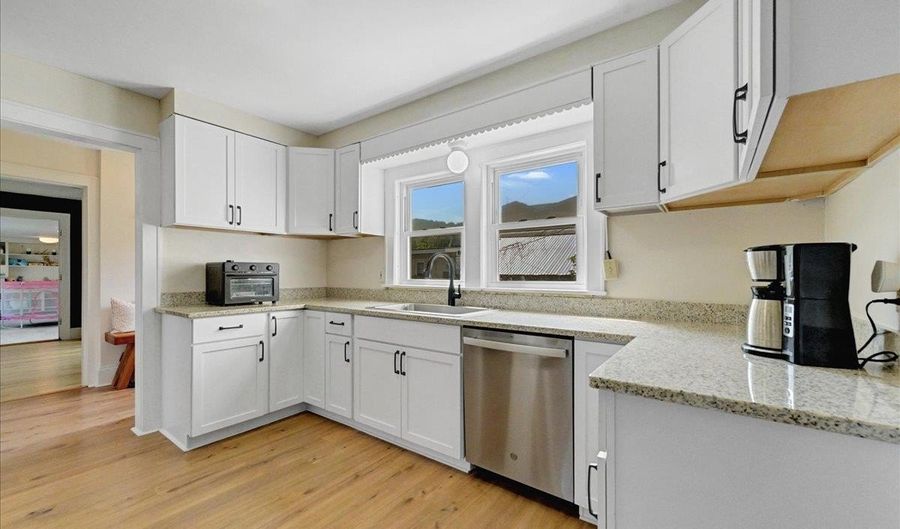 39 Evergreen Dr, Berlin, VT 05602 - 3 Beds, 3 Bath