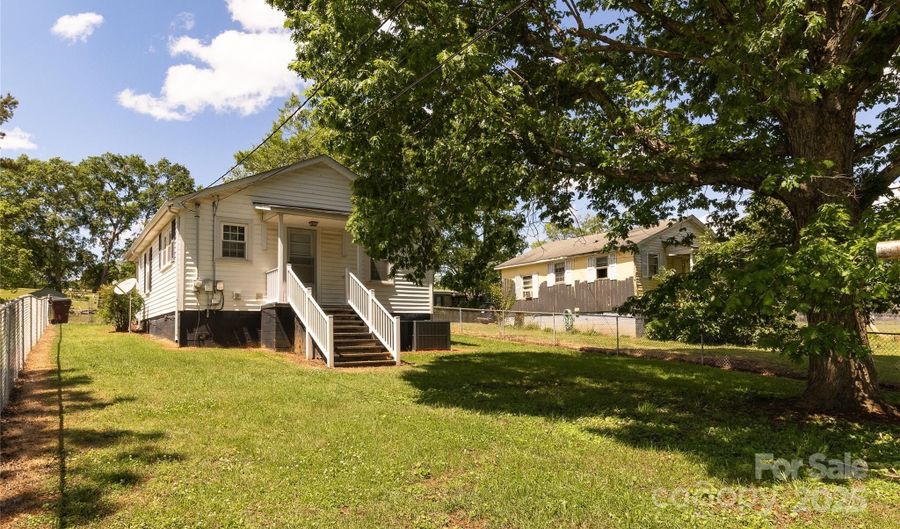 215 Short St, Blacksburg, SC 29702 - 2 Beds, 1 Bath
