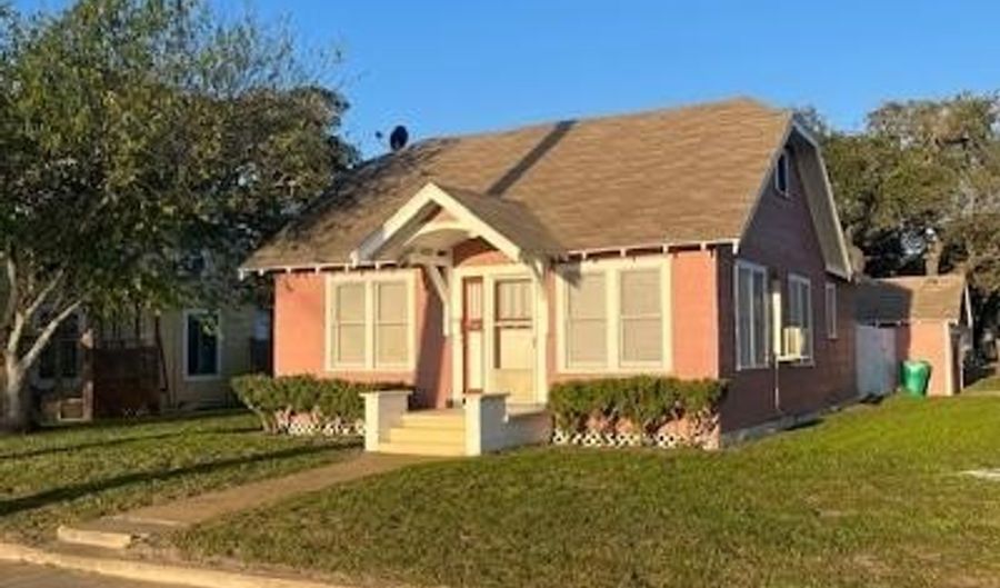 802 S HOUSTON Ter, Aransas Pass, TX 78336 - 2 Beds, 1 Bath