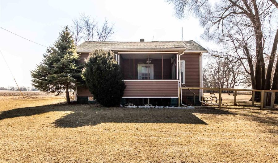 20111 County Road 1800 N Rd, Topeka, IL 61567 - 3 Beds, 1 Bath