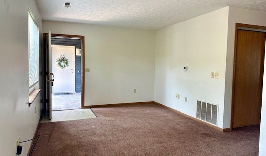 1894 Springfield Lake Blvd 102, Akron, OH 44224 - 2 Beds, 1 Bath