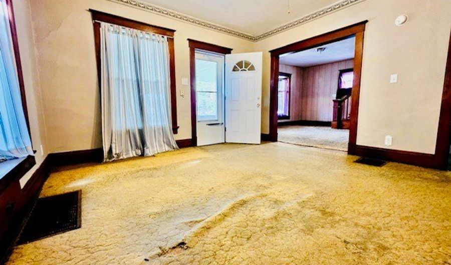 347 E 4th St, Ashland, OH 44805 - 3 Beds, 2 Bath