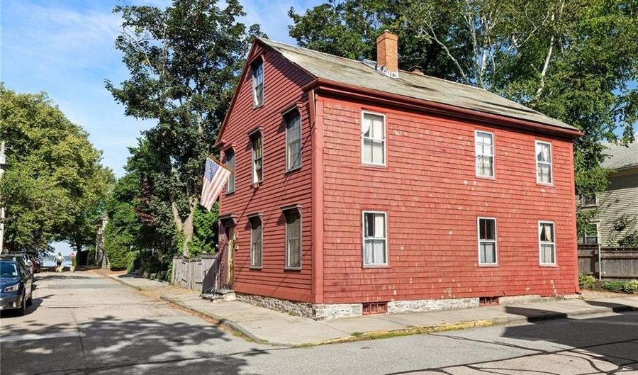 23 Willow St, Newport, RI 02840 - 5 Beds, 3 Bath