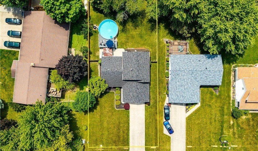 923 Hillside Dr, Amherst, OH 44001 - 4 Beds, 2 Bath