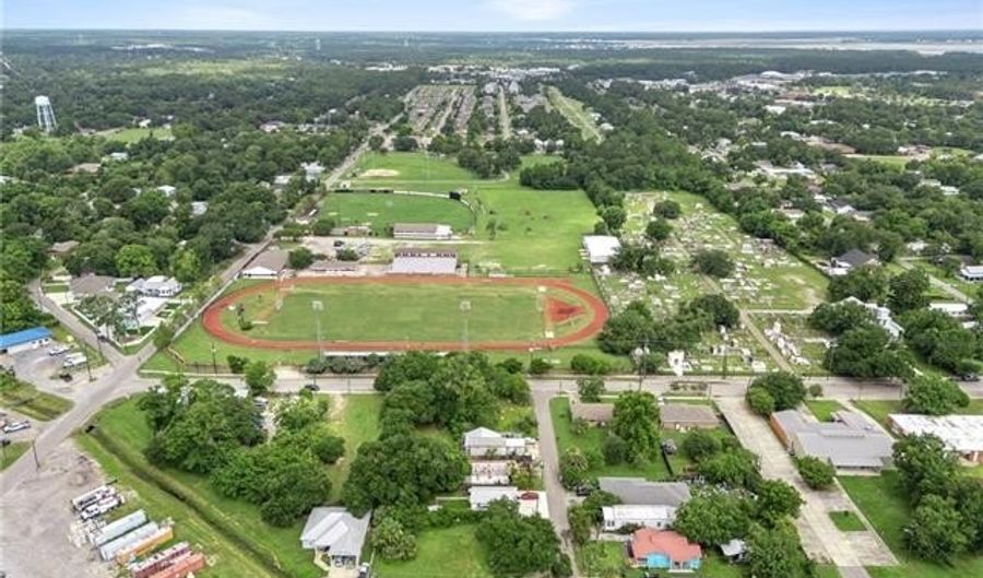 310 UNION St, Bay St. Louis, MS 39520 - 2 Beds, 1 Bath