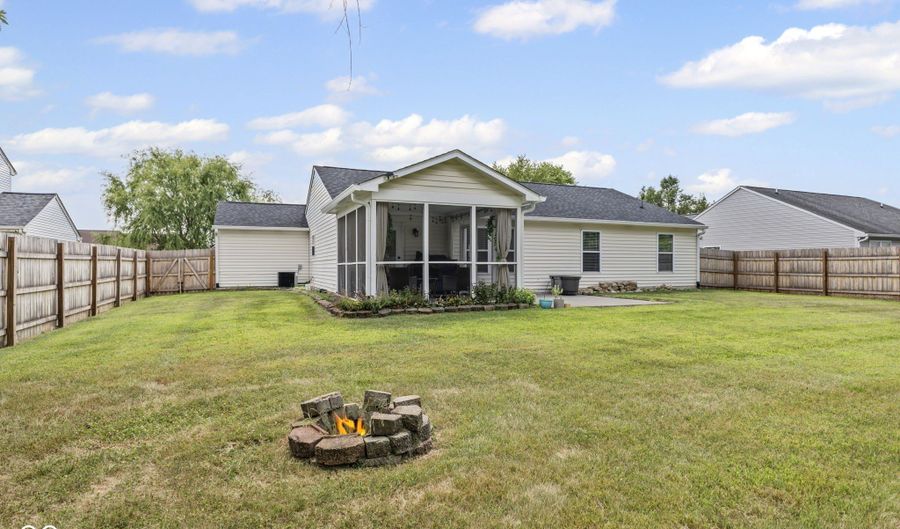 8522 Robin Run Way, Avon, IN 46123 - 3 Beds, 2 Bath