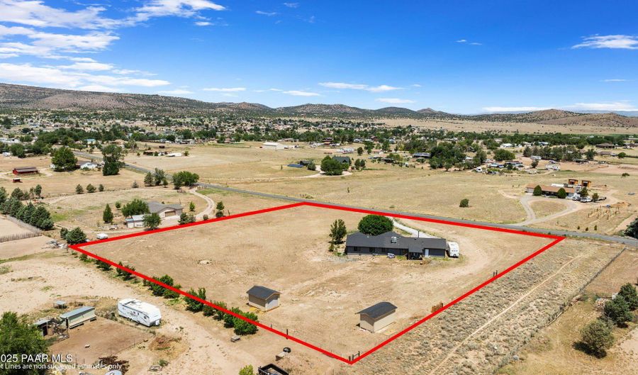 1725 W Bumblebee Dr, Chino Valley, AZ 86323 - 3 Beds, 3 Bath