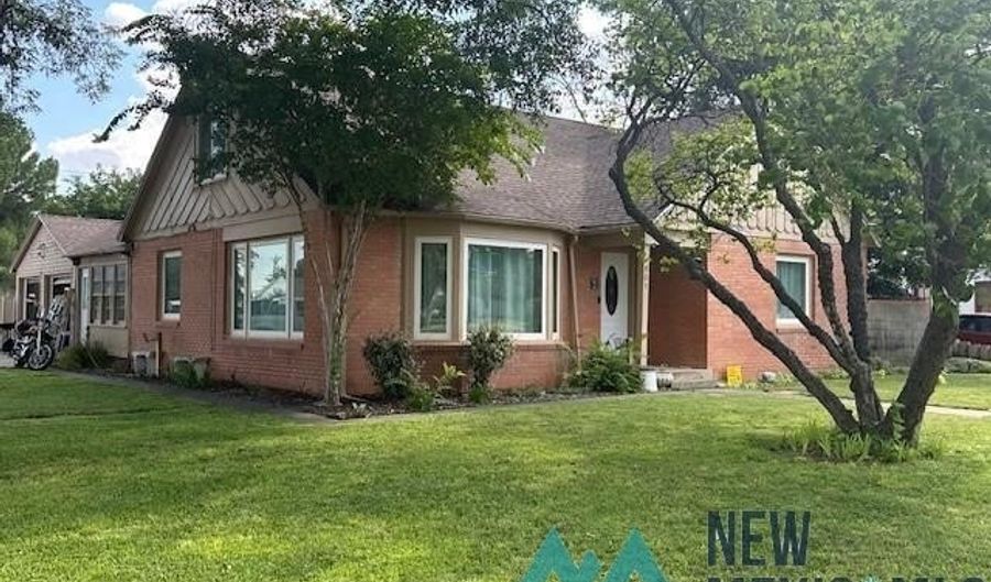 501 W Bullock Ave, Artesia, NM 88210 - 3 Beds, 3 Bath