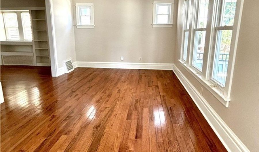 327 Grand Ave, Akron, OH 44302 - 4 Beds, 1 Bath