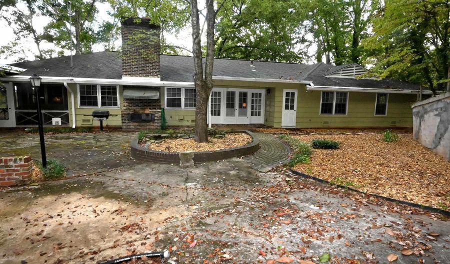 233 FAIRWAY Dr, Anniston, AL 36207 - 5 Beds, 4 Bath