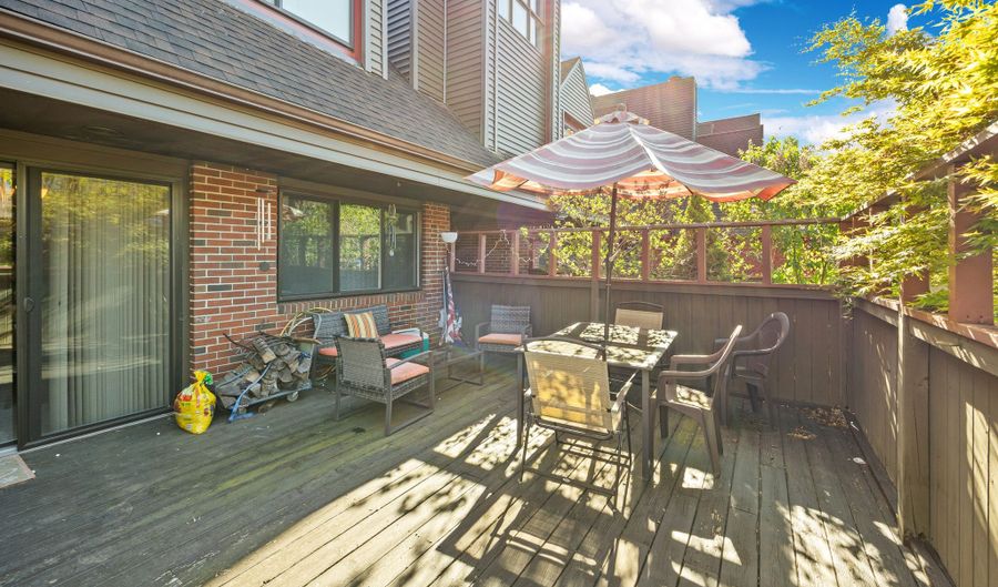64 Montoya Dr 64, Branford, CT 06405 - 2 Beds, 2 Bath