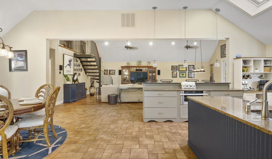 10 Barrington Dr, Bedford, NH 03110 - 4 Beds, 3 Bath