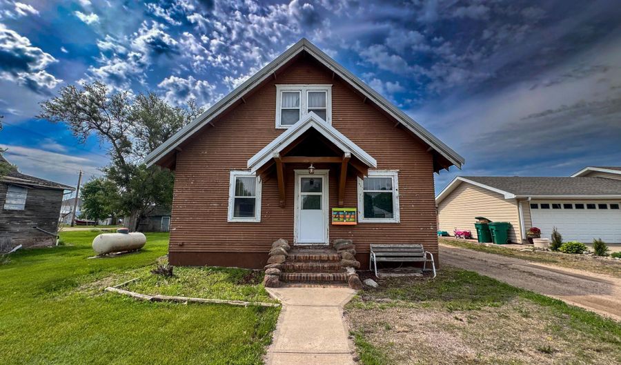 417 4th St S, Alpena, SD 57312 - 3 Beds, 1 Bath
