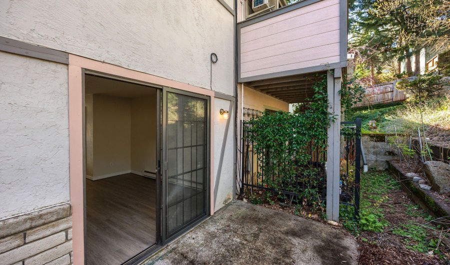 495 Chestnut St 6, Ashland, OR 97520 - 2 Beds, 2 Bath