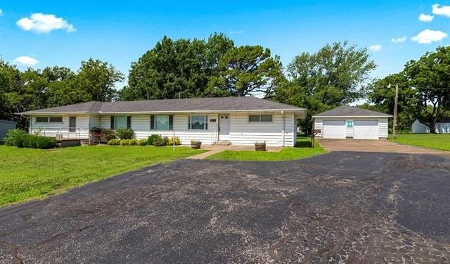 123 S Madison Blvd, Bartlesville, OK 74006 - 4 Beds, 2 Bath