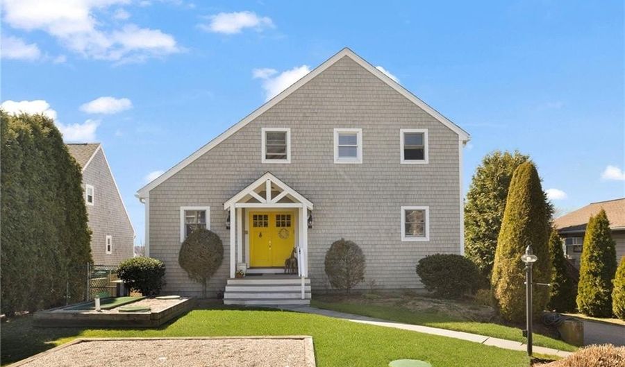 109 Umiak Ave, Jamestown, RI 02835 - 2 Beds, 3 Bath