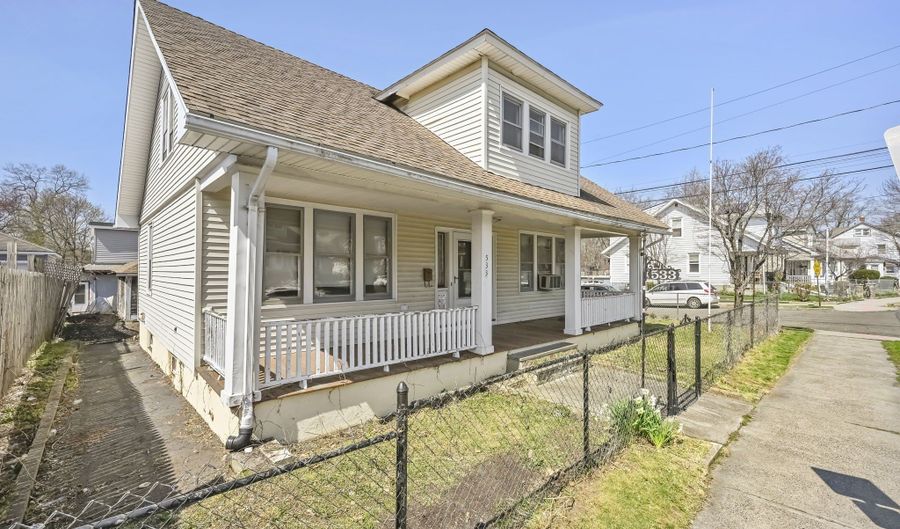 533 Wayne St, Bridgeport, CT 06606 - 3 Beds, 2 Bath