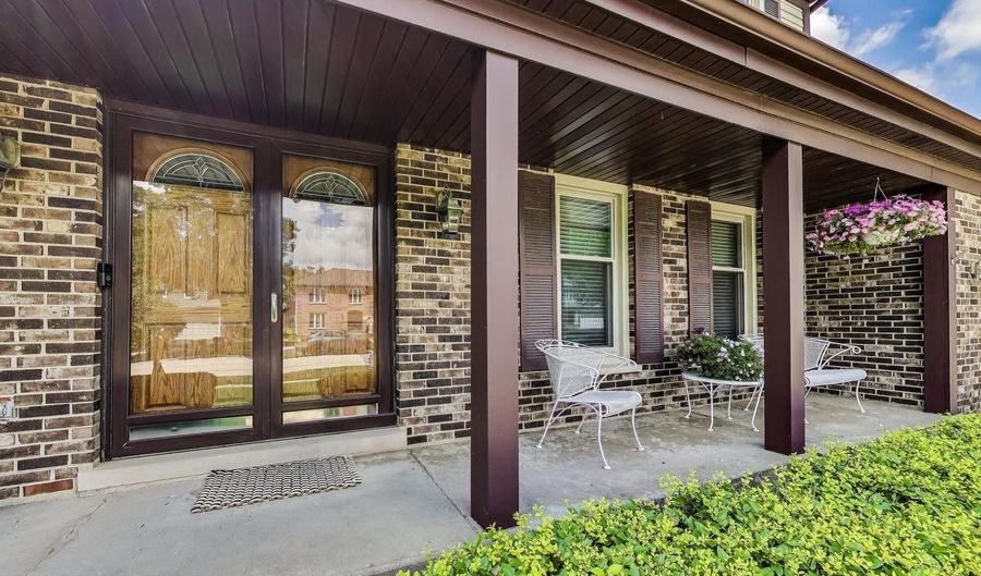 715 W Whiting Ln, Arlington Heights, IL 60004 - 4 Beds, 3 Bath