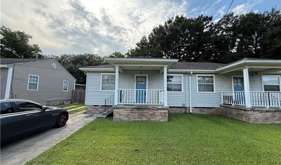 706 COMMUNITY St, Arabi, LA 70032 - 2 Beds, 1 Bath
